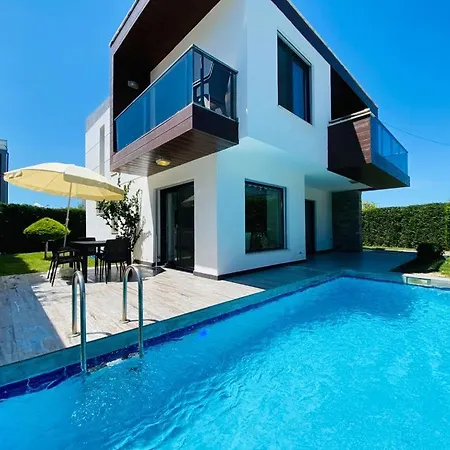 Villa Kusadasi'nda Muhtesem Havuzlu Miray A 12 A7 B4 B10