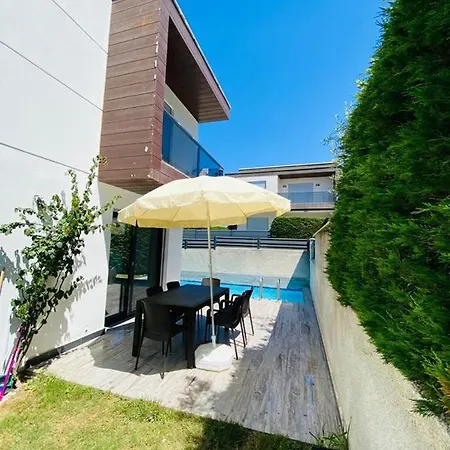 Kusadasi'nda Muhtesem Havuzlu Miray A 12 A7 B4 B10 كوشاداسيه